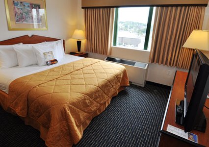 Comfort Inn & Suites Boston Airport 02.[1]